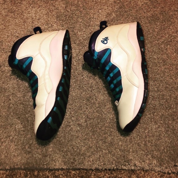 Jordan retro hornet 10’s - Picture 2 of 4